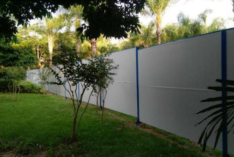 「PVC圍擋廠家」pvc圍擋的施工安全要注意哪些問(wèn)題?