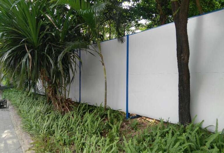 「PVC圍擋廠家」PVC圍擋在施工搭建是要注意哪些問(wèn)題點(diǎn)？