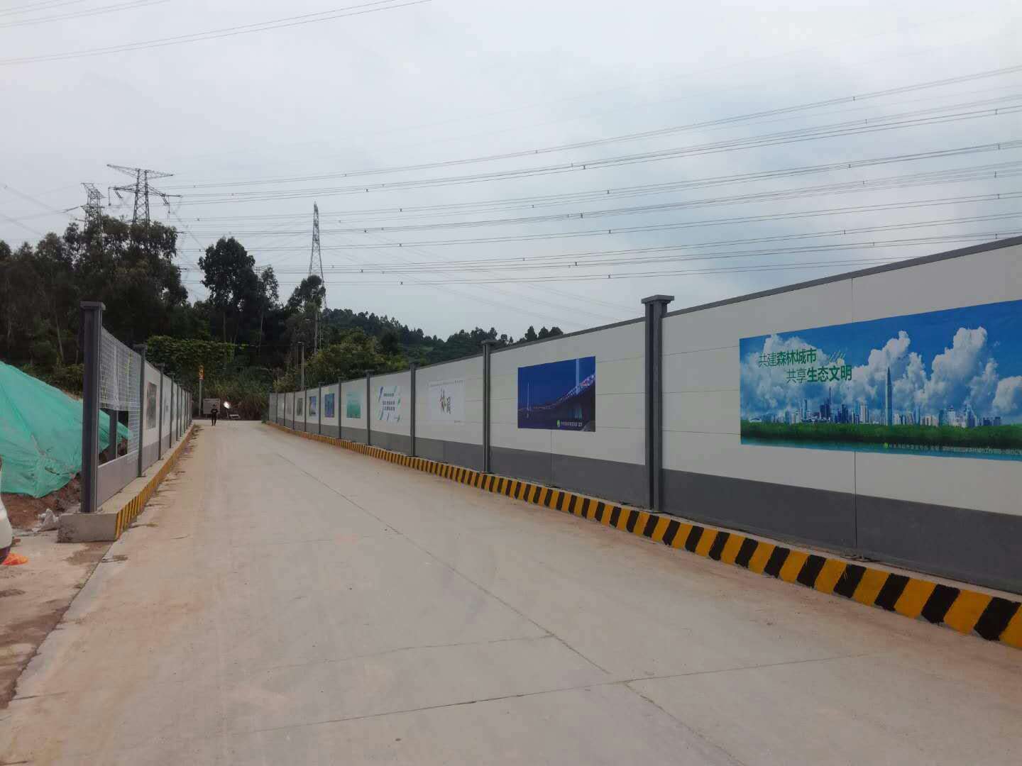 開展“一個圍擋”建設(shè) 讓城區(qū)環(huán)境美起來