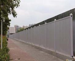 工程建設(shè)服務(wù)中，使用PVC施工圍擋有什么特點(diǎn)